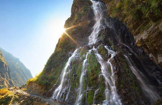 Trek along the Kali Gandaki to Muktinath on the border of Mustang